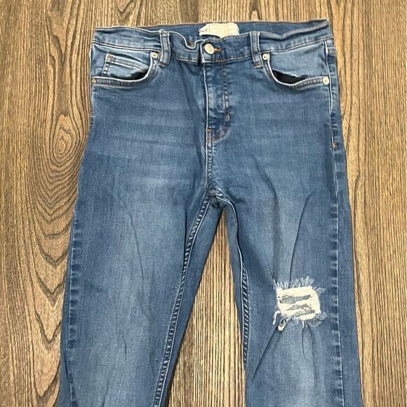 Free People Medium Wash Blue Distressed Raw Hem Skinny Jeans Size 28 - Picture 3 of 11